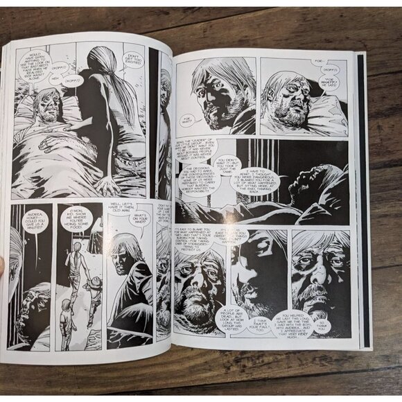 The Walking Dead by Robert Kirkman (2010, Hardcover) Book 6 - Picture 5 of 7
